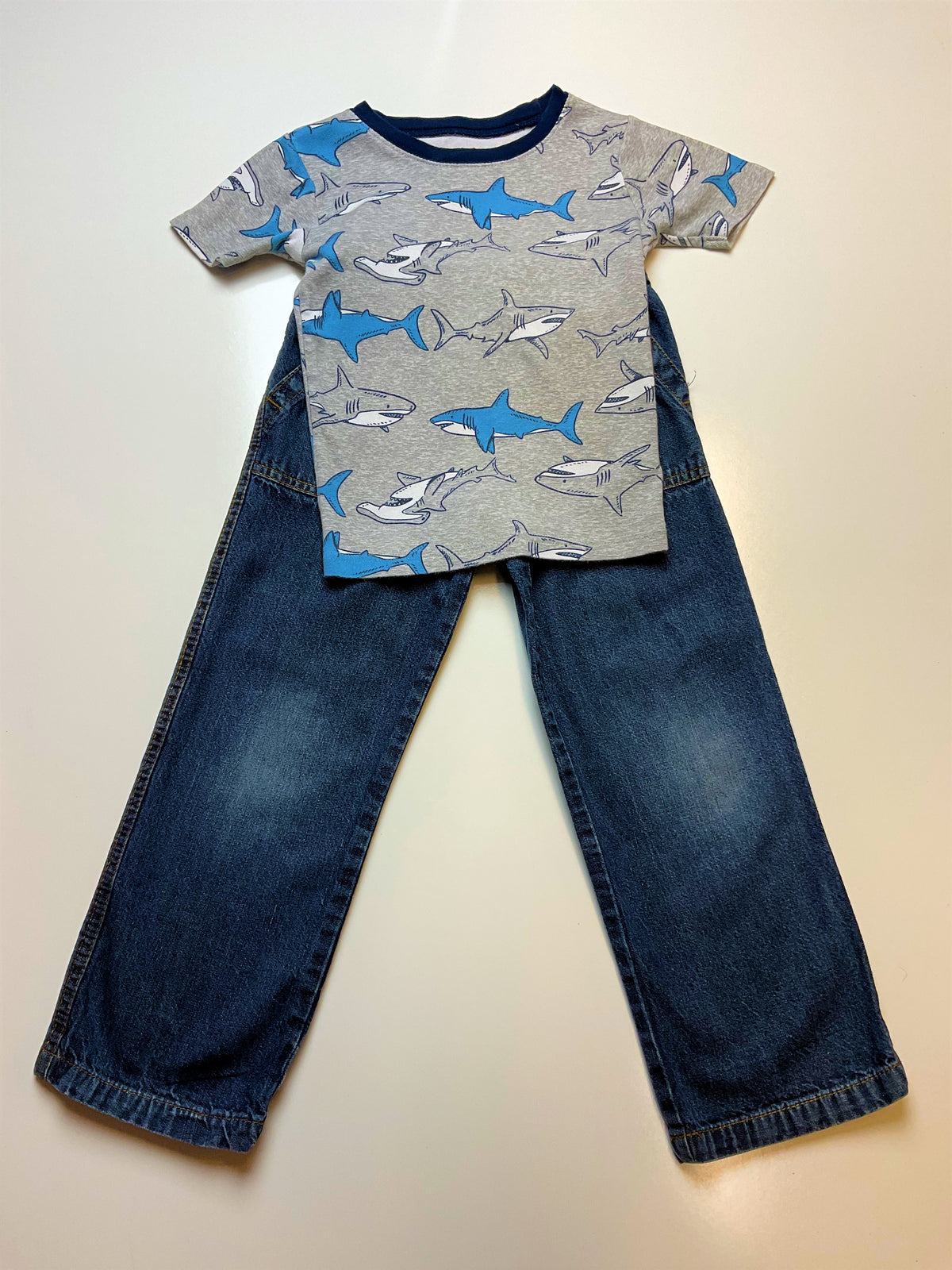 Carter&#39;s Size 6 Boys Two Piece Jeans Set..