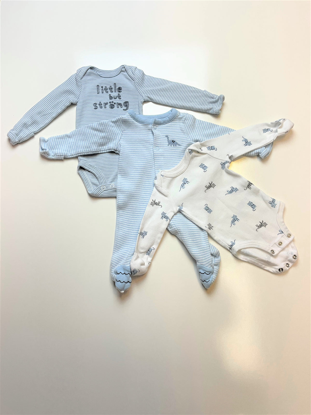 Carter&#39;s New Born Outfit for Boy BUNDLE