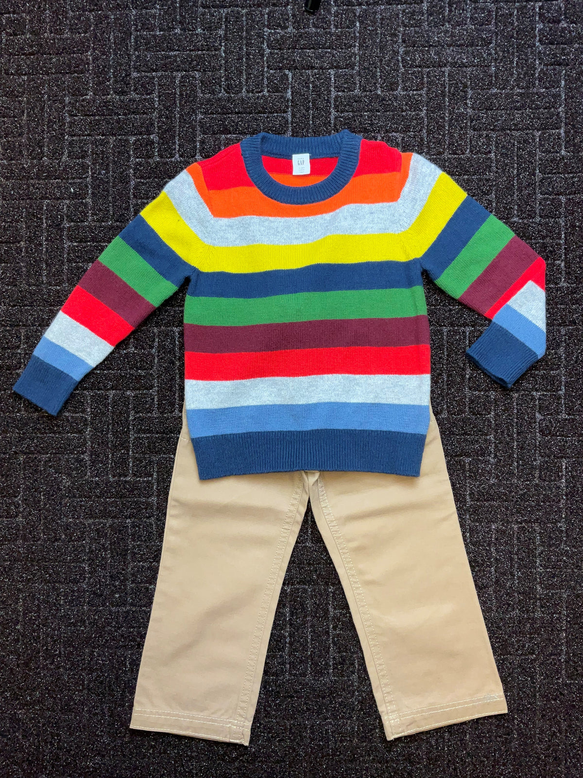 Baby Gap Boy&#39;s Sweater Outfit Size. 3T.