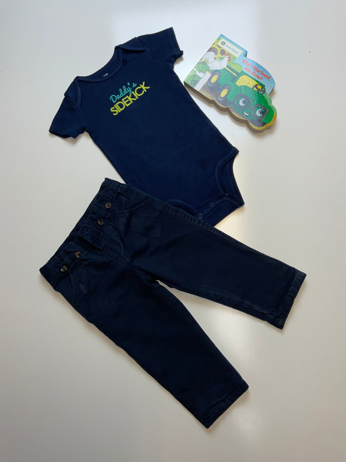 CARTER&#39;S 12 MONTHS BABY BOY OUTFIT.