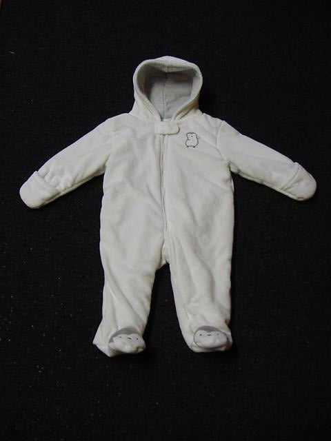 CARTER&#39;S UNISEX  3 WINTER SNOWSUITS 6 and 9 Months