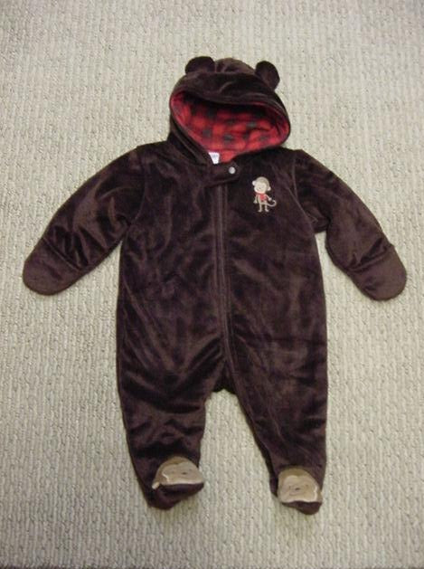 CARTER&#39;S UNISEX  3 WINTER SNOWSUITS 6 and 9 Months