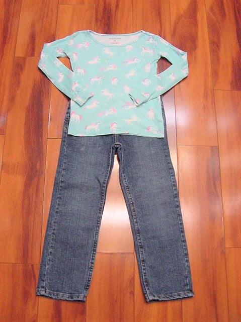 Bundles Place 5T Girl&#39;s Two Piece Jeans Outfit..