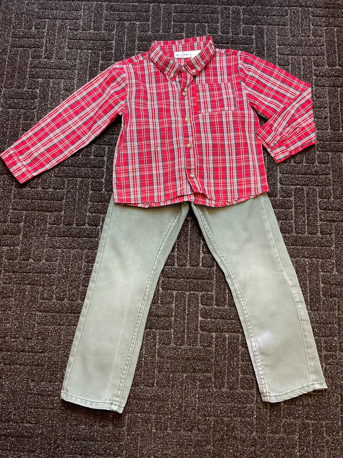 B. T. Kids Boy&#39;s Outfit 5T.