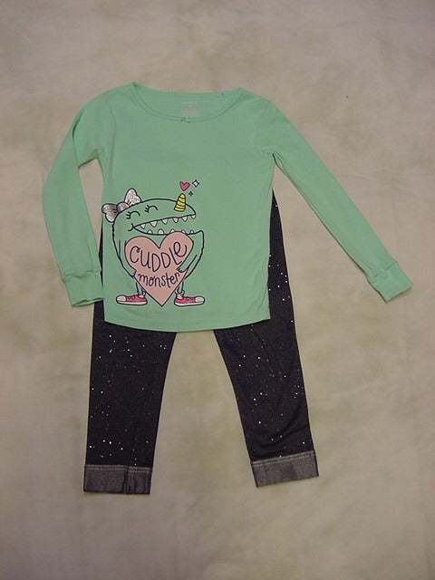 Carter&#39;s Two Piece Girl&#39;s Outfit. Size 6 RESALE.